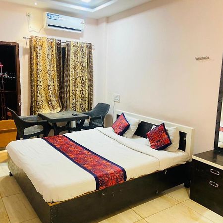 Hotel Meghmalhar Lodging Jejuri Ngoại thất bức ảnh