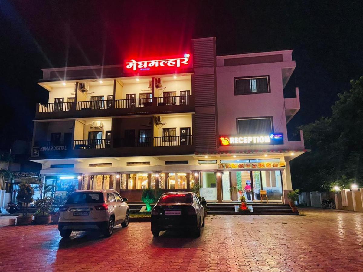 Hotel Meghmalhar Lodging Jejuri Ngoại thất bức ảnh