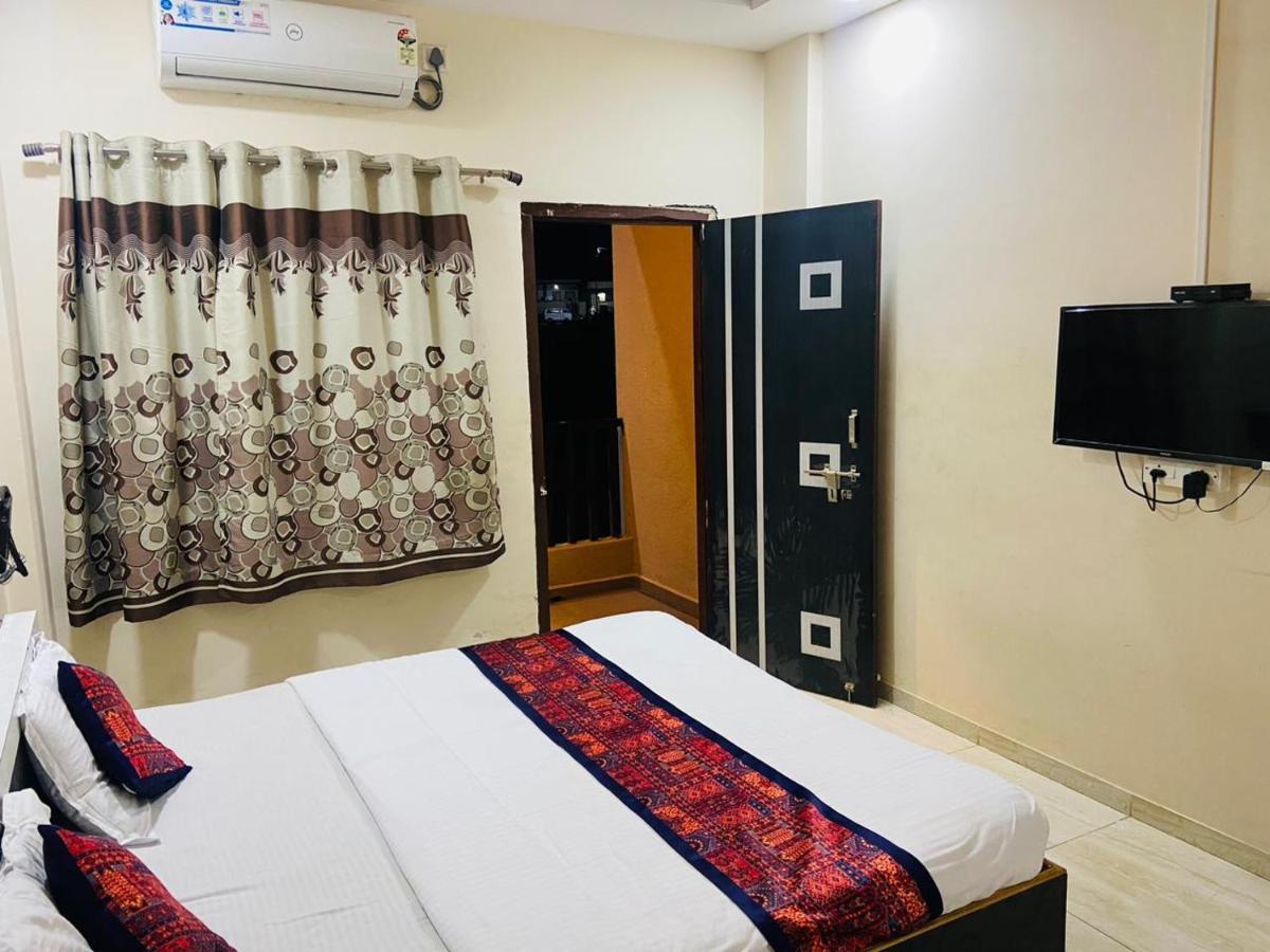 Hotel Meghmalhar Lodging Jejuri Ngoại thất bức ảnh