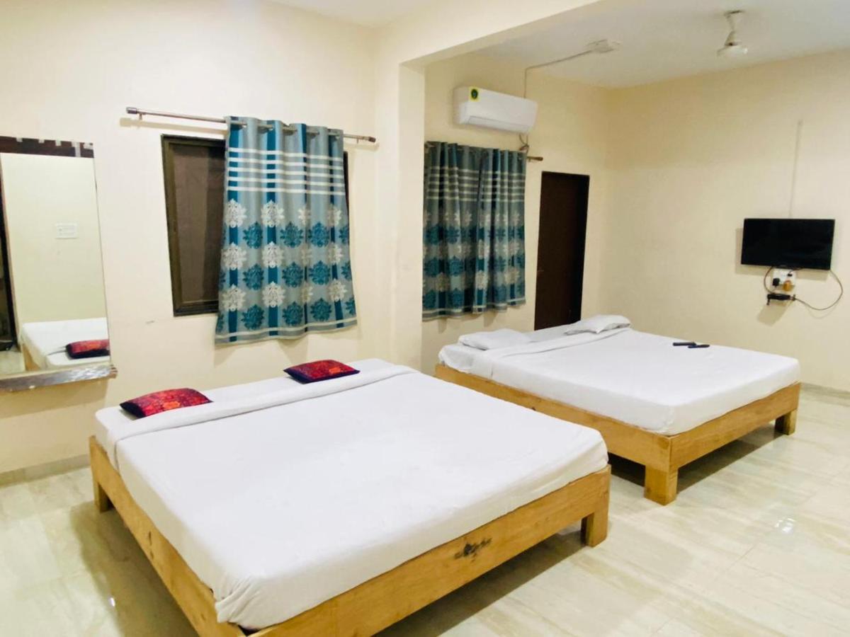 Hotel Meghmalhar Lodging Jejuri Ngoại thất bức ảnh