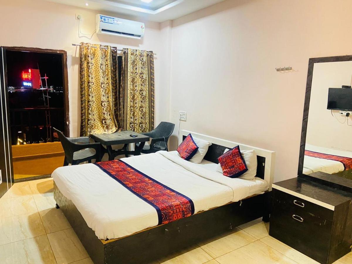 Hotel Meghmalhar Lodging Jejuri Ngoại thất bức ảnh