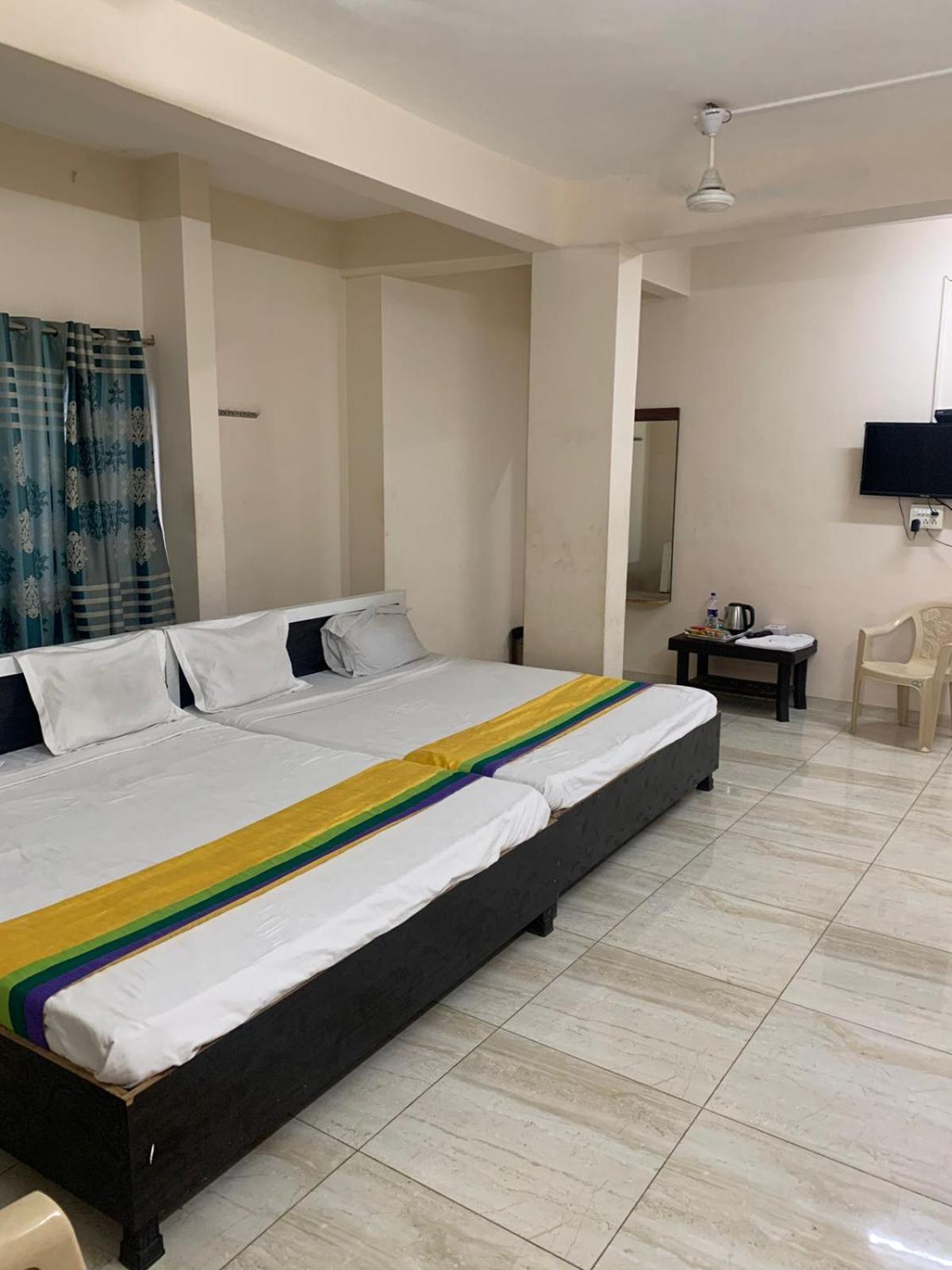 Hotel Meghmalhar Lodging Jejuri Ngoại thất bức ảnh