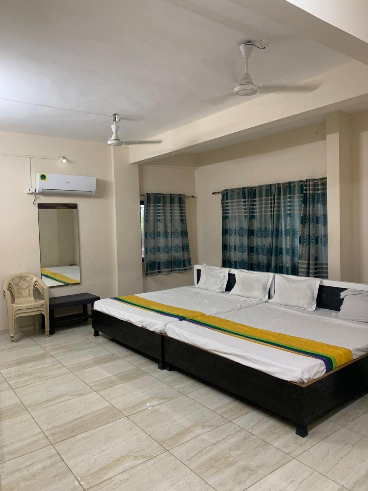 Hotel Meghmalhar Lodging Jejuri Ngoại thất bức ảnh