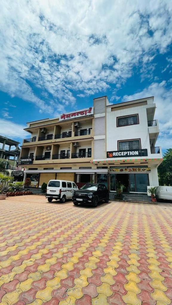 Hotel Meghmalhar Lodging Jejuri Ngoại thất bức ảnh